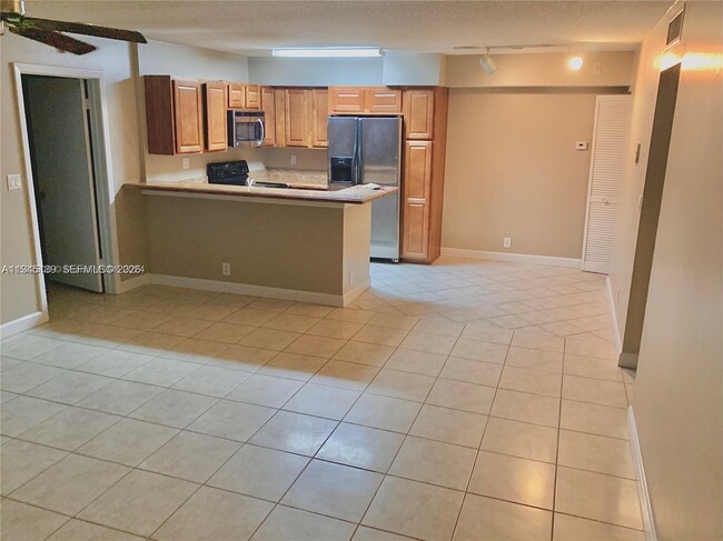 Building Photo - 621 Lyons Rd