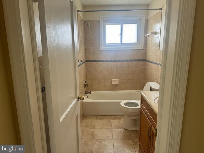 Building Photo - 7442 Forrest Ave