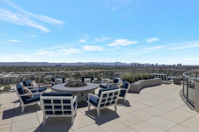 Building Photo - 2211 E Camelback Rd