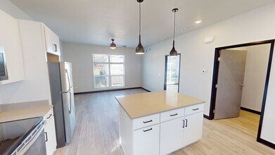 Building Photo - 2807 Oakland St