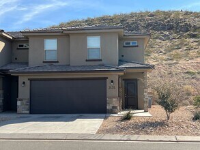 Building Photo - 3 bed | 2.5 bath | 2-car Townhome with Was...