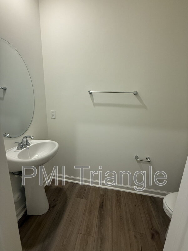Building Photo - 138 Parker Ln