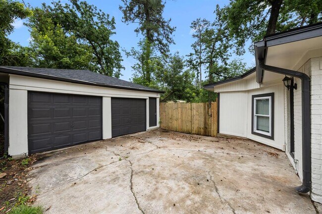 Building Photo - 24402 Pine Canyon Dr