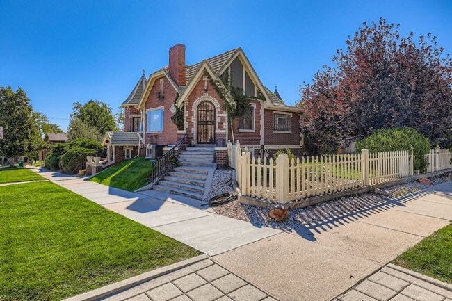Primary Photo - LOCATION LOCATION!! Unique Tudor 2-bed 1-b...
