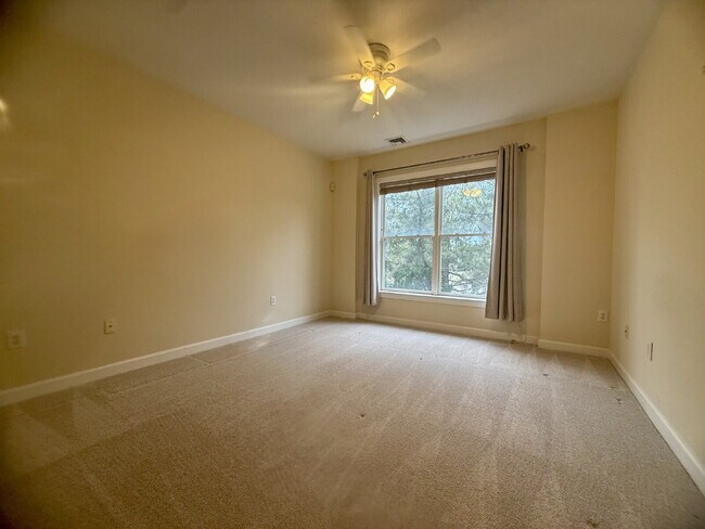 Building Photo - "Coastal Comfort: Spacious 2-Bedroom Condo Retreat in Virginia Beach"