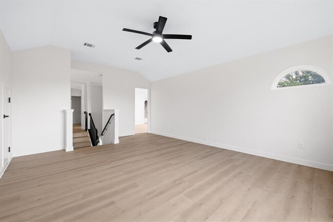 Building Photo - 2111 Speidel Dr