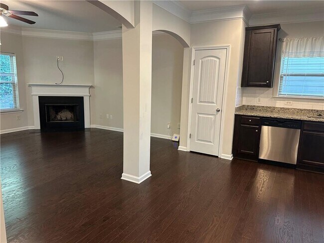 Building Photo - 403 Village View