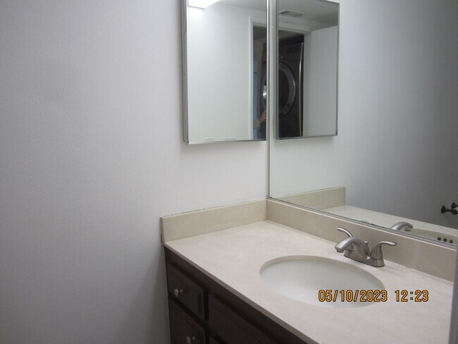 Building Photo - SPACIOUS 2 STORY CONDO