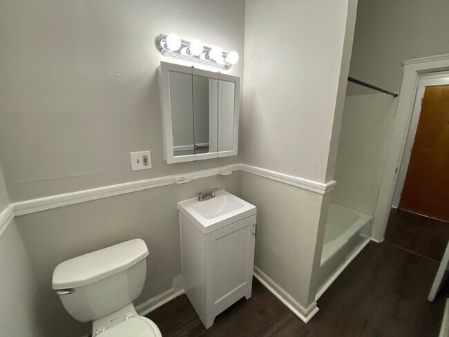 Building Photo - 93 Orange St