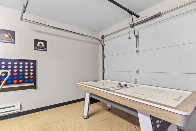 Building Photo - 9211 Highland Pl