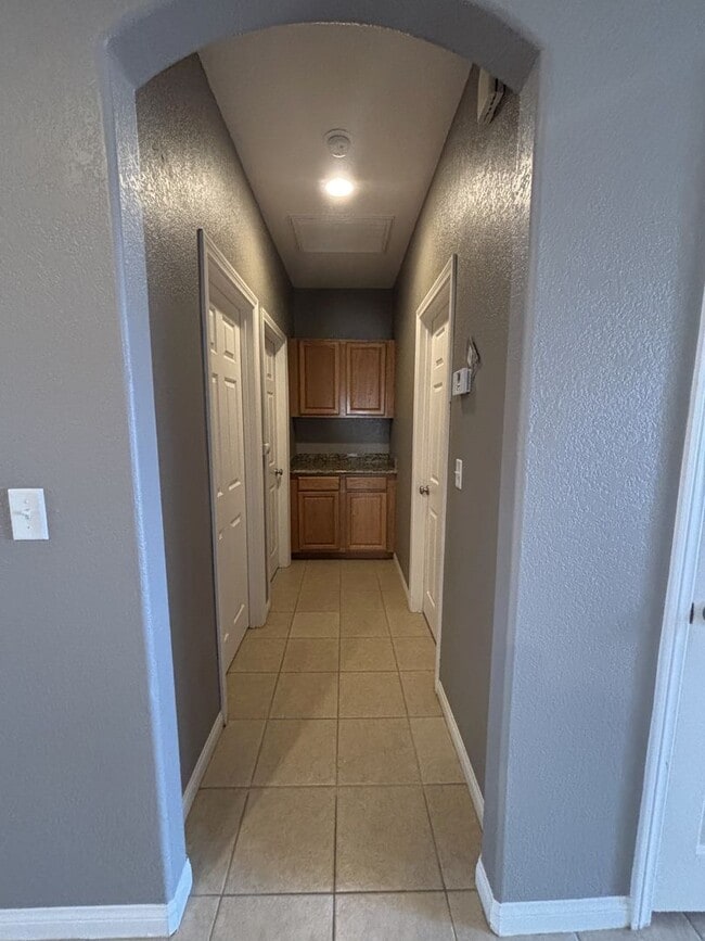Building Photo - Charming Home Located in California City