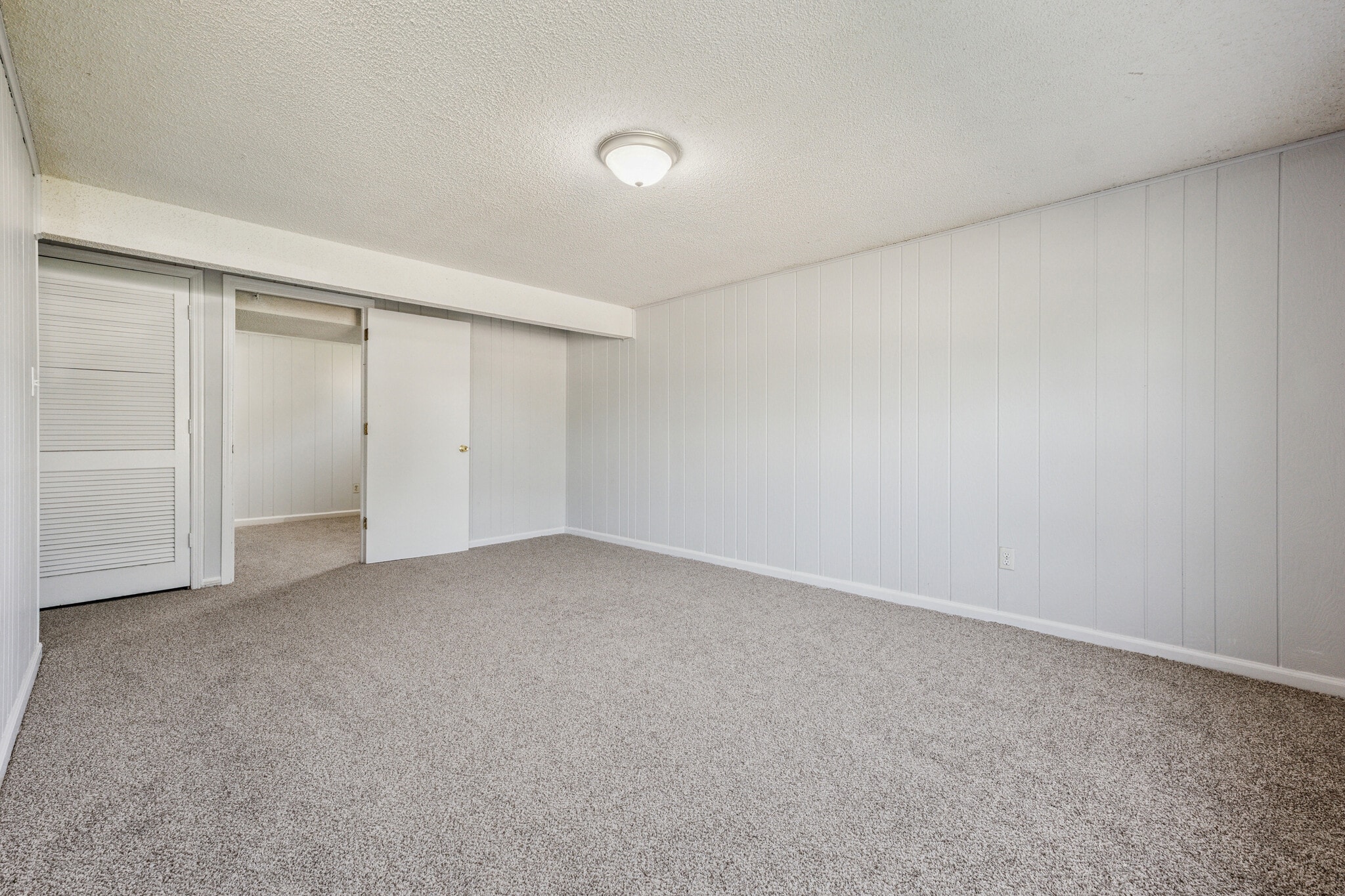 Building Photo - 16713 Bel Ray Blvd
