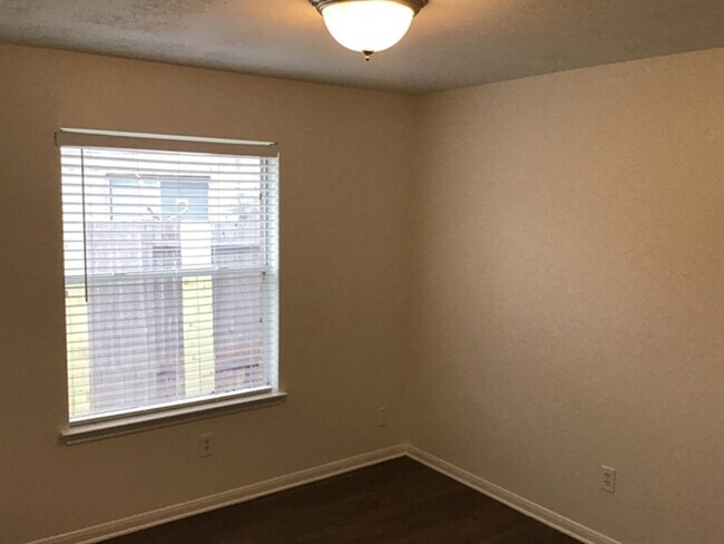 Building Photo - 2543 Fox River Ln