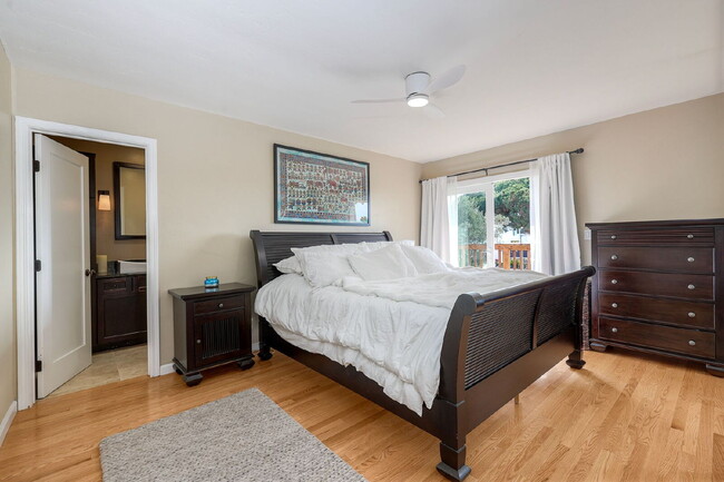 Building Photo - "Charming Coastal Retreat: 3-Bedroom Sanctuary on Agate Street, San Diego"