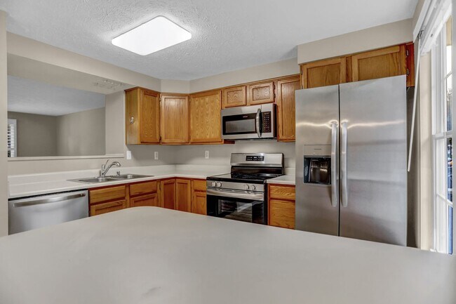 Building Photo - Charming 3-Bedroom Townhome for Rent in Ab...
