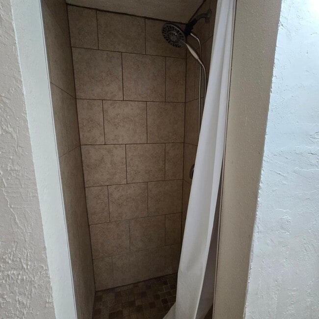 Building Photo - 541 Cardenas Dr SE