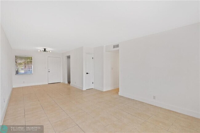 Building Photo - 1200 SW 52nd Ave