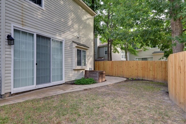 Building Photo - Updated Kiln Creek Home