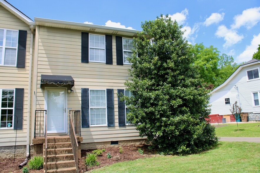 Welcome Home! Fantastic location near downtown, Vanderbilt and Sylvan Park - 163 37th Avenue North