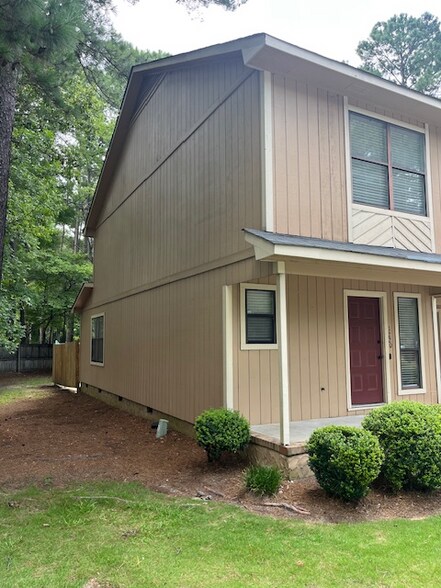 Building Photo - 1220 Huntsman Ct