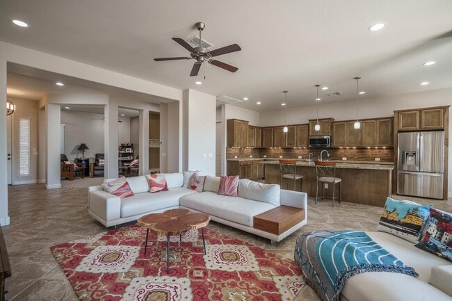 Building Photo - 18215 W Desert Sage Dr