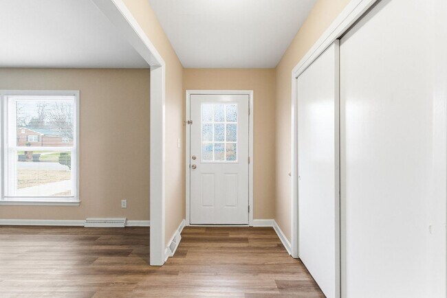 Building Photo - Beautiful, updated 3-bedroom, 2-bathroom brick ranch home in High Point with Fenced in yard