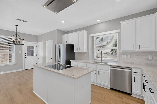 Building Photo - 720 Cliffmoor Dr