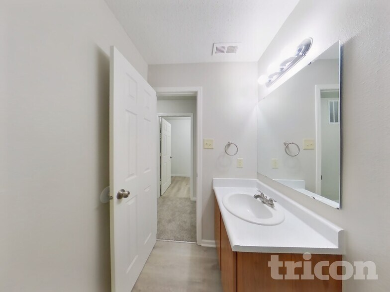 Building Photo - 2332 Cedarmill Dr