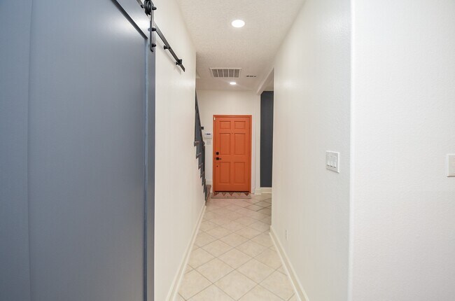 Building Photo - 138 Willowwood Cir