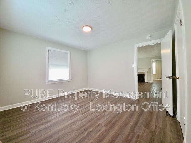 Building Photo - 113 Cummins Dr