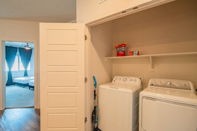 Building Photo - 15501 N Dial Blvd