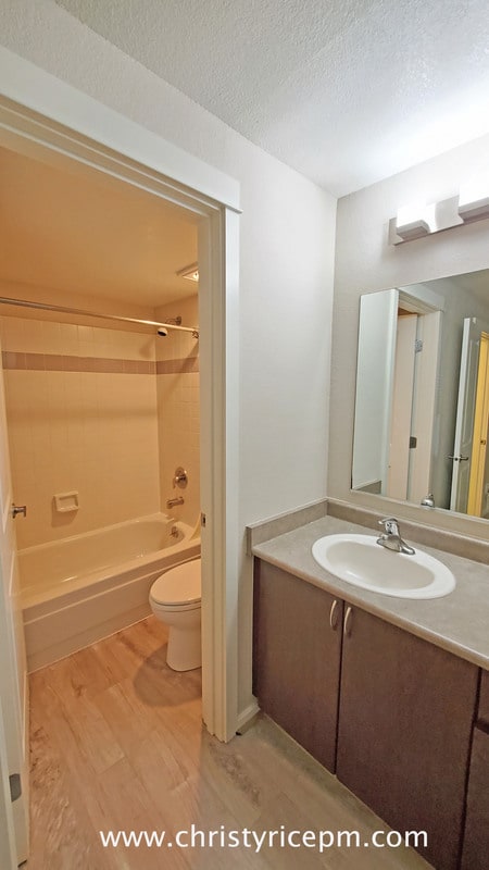 Building Photo - 215 9th St