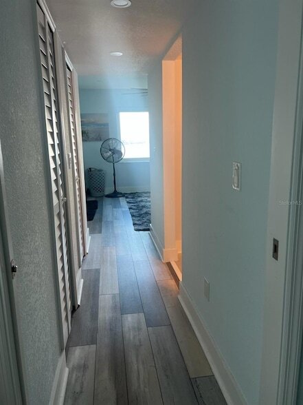 Building Photo - 7200 Sunshine Skyway Ln S