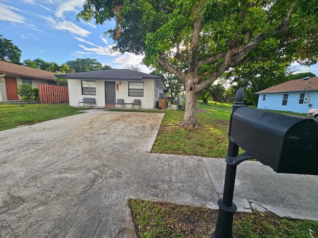 Primary Photo - 297 NW 1st Ave