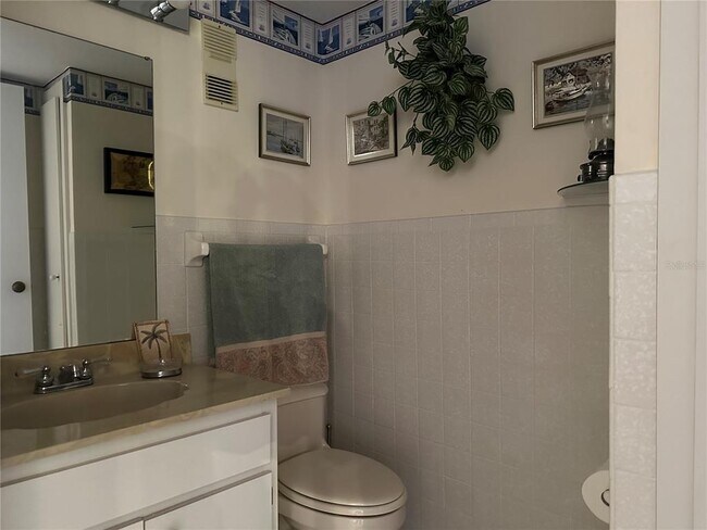 Building Photo - 1 Key Capri