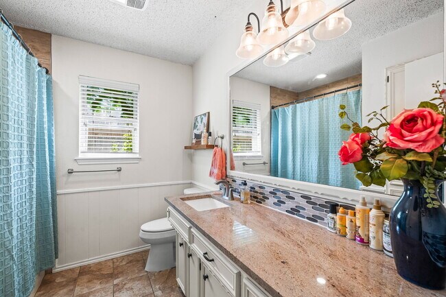 Building Photo - Spacious Home in Southwest Lubbock w/ Office