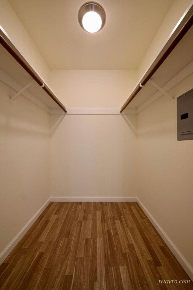 Building Photo - 1915 Greenwich St