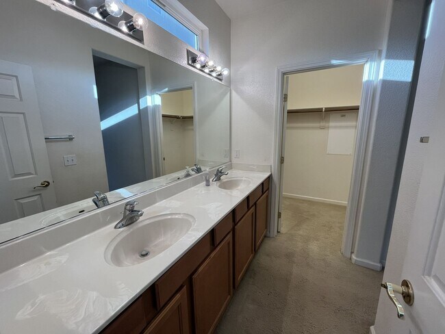 Building Photo - Residential 3 bed 2 bath in Elk grove