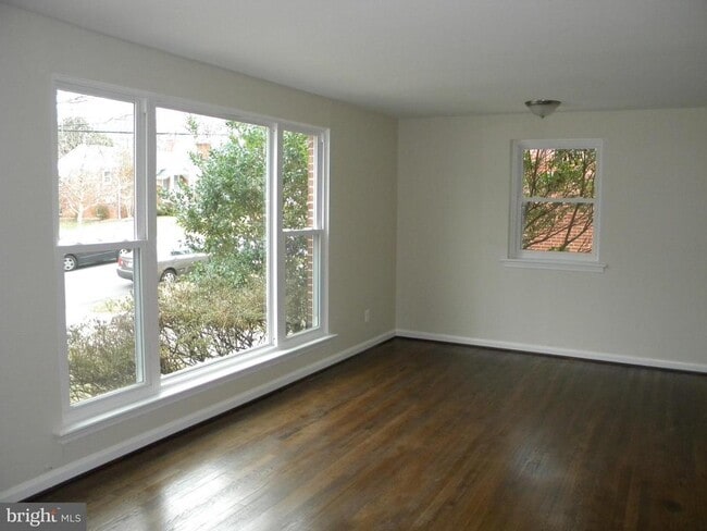 Building Photo - 5022 Druid Dr