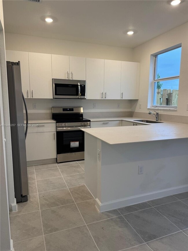 Building Photo - 2724 SE 26th Ave