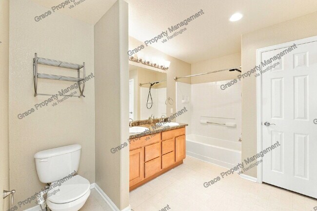 Building Photo - 13937 Ivy St
