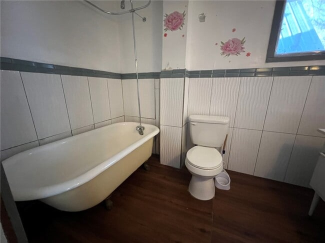 Building Photo - 411 Herrick St