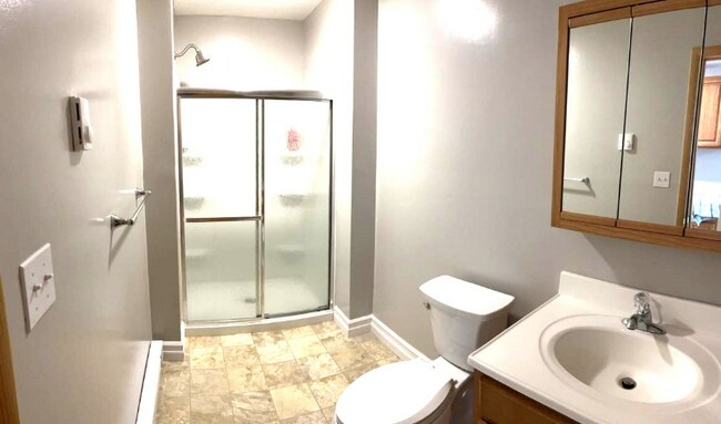 Building Photo - 19 Rutter St