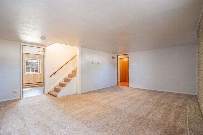 Building Photo - 544 S Watermelon Dr