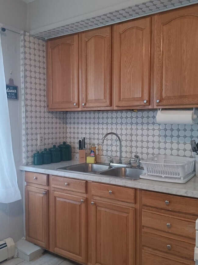 Building Photo - 125 Salina St