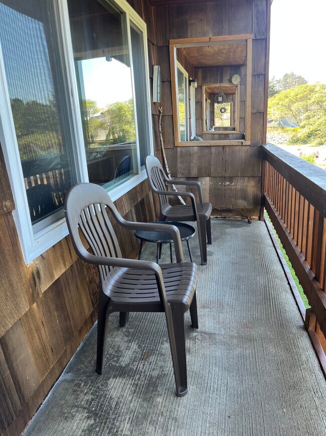 Building Photo - 48988 U.S. 101 S