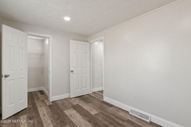 Building Photo - 97119 Diamond St