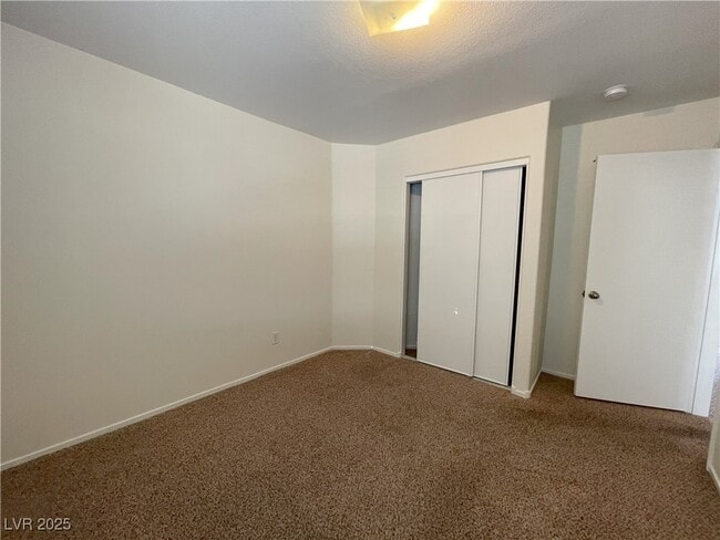 Building Photo - 6122 Cozy Creek St