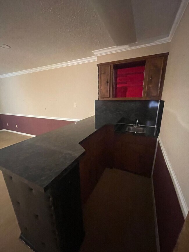 Building Photo - Gorgeous 3 Bedroom Home with Sunroom and Bonus Room!