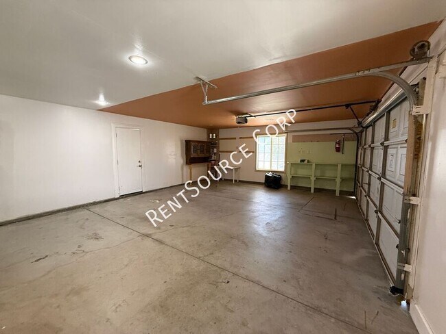 Building Photo - 2501 Summerchase Ave